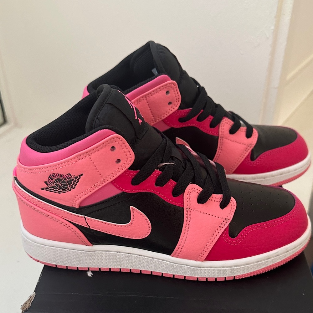 Jordan Kids Sneakers in Pink and Black